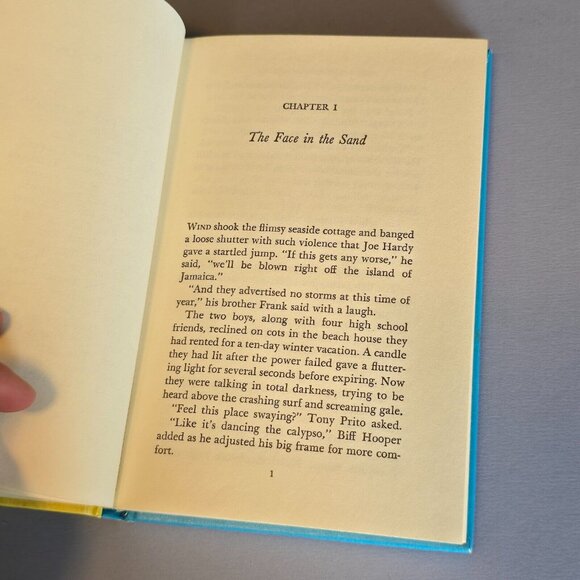 The Hardy Boys The Mysterious Caravan Franklin W Dixon 1975 Hardcover Book - Picture 11 of 15